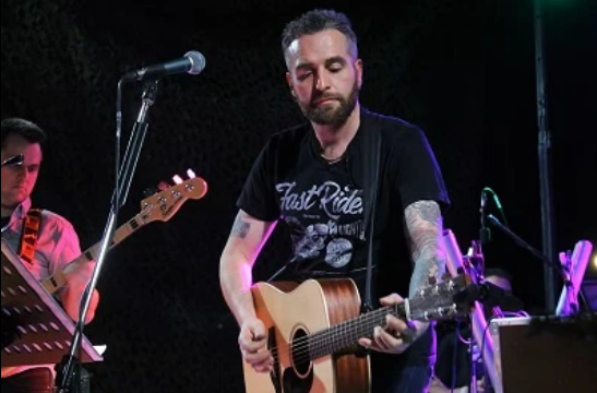Lasse Thomsen — forsanger og guitarist